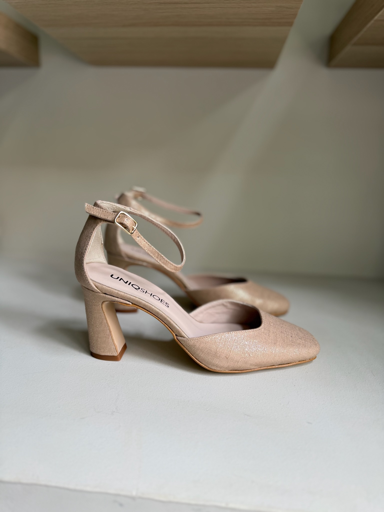 Zapatos de Novia Dorados Tacón 6cm | Salón Punta Cuadrada - UNIQSHOES 3 Zapatos de Novia Dorados Tacón 6cm | Salón Punta Cuadrada
