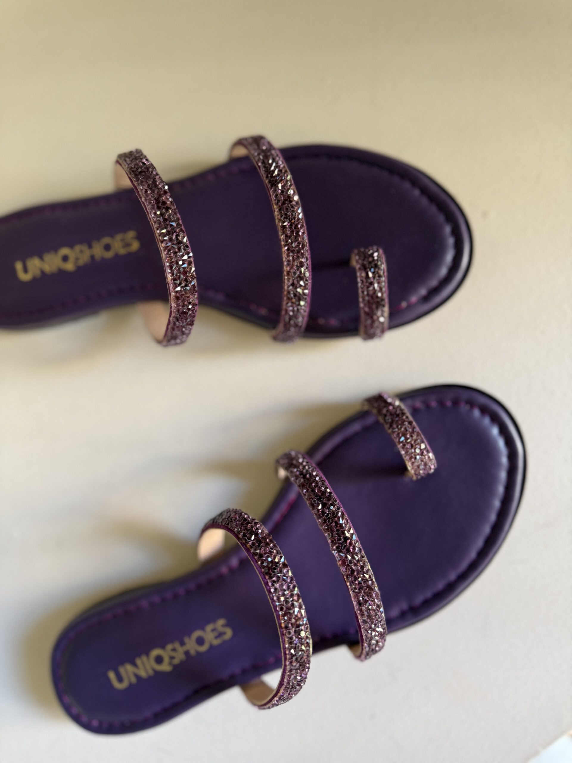 Sandalia plana morada con tiras de strass 3 Sandalia plana morada con turas de strass