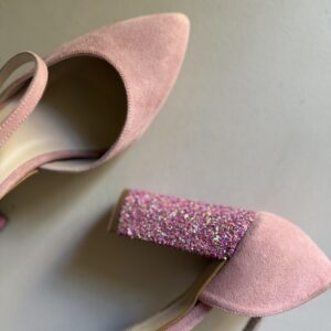 Zapato de invitada rosa con tacón ancho