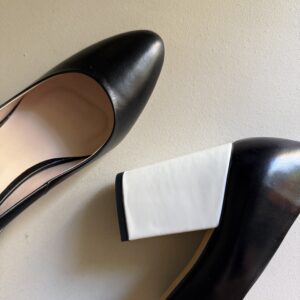 Zapato con punta redonda de salón negro