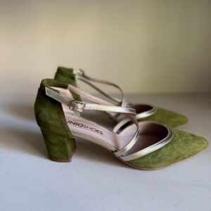 Zapato verde oliva tacón ancho bajo