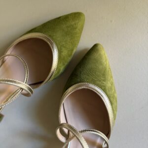 Zapato verde oliva tacón ancho bajo