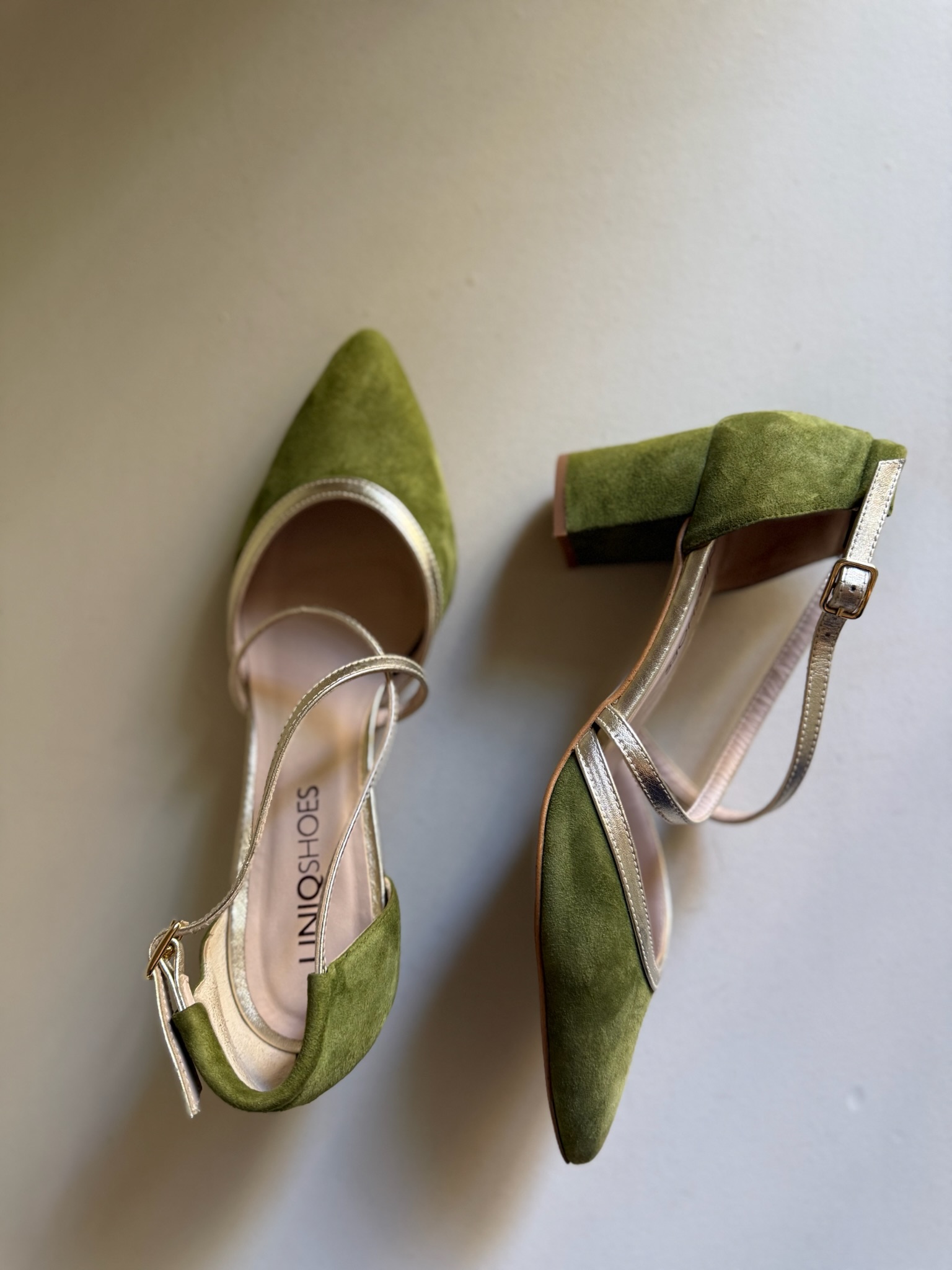 Zapato verde oliva tacón ancho bajo 3 Zapato verde oliva tacón ancho bajo