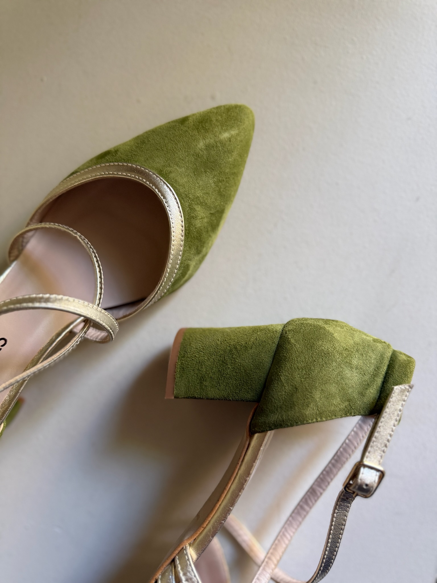 Zapato verde oliva tacón ancho bajo 4 Zapato verde oliva tacón ancho bajo
