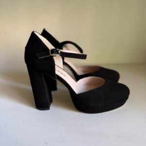 Zapato negro con plataforma y tacón ancho