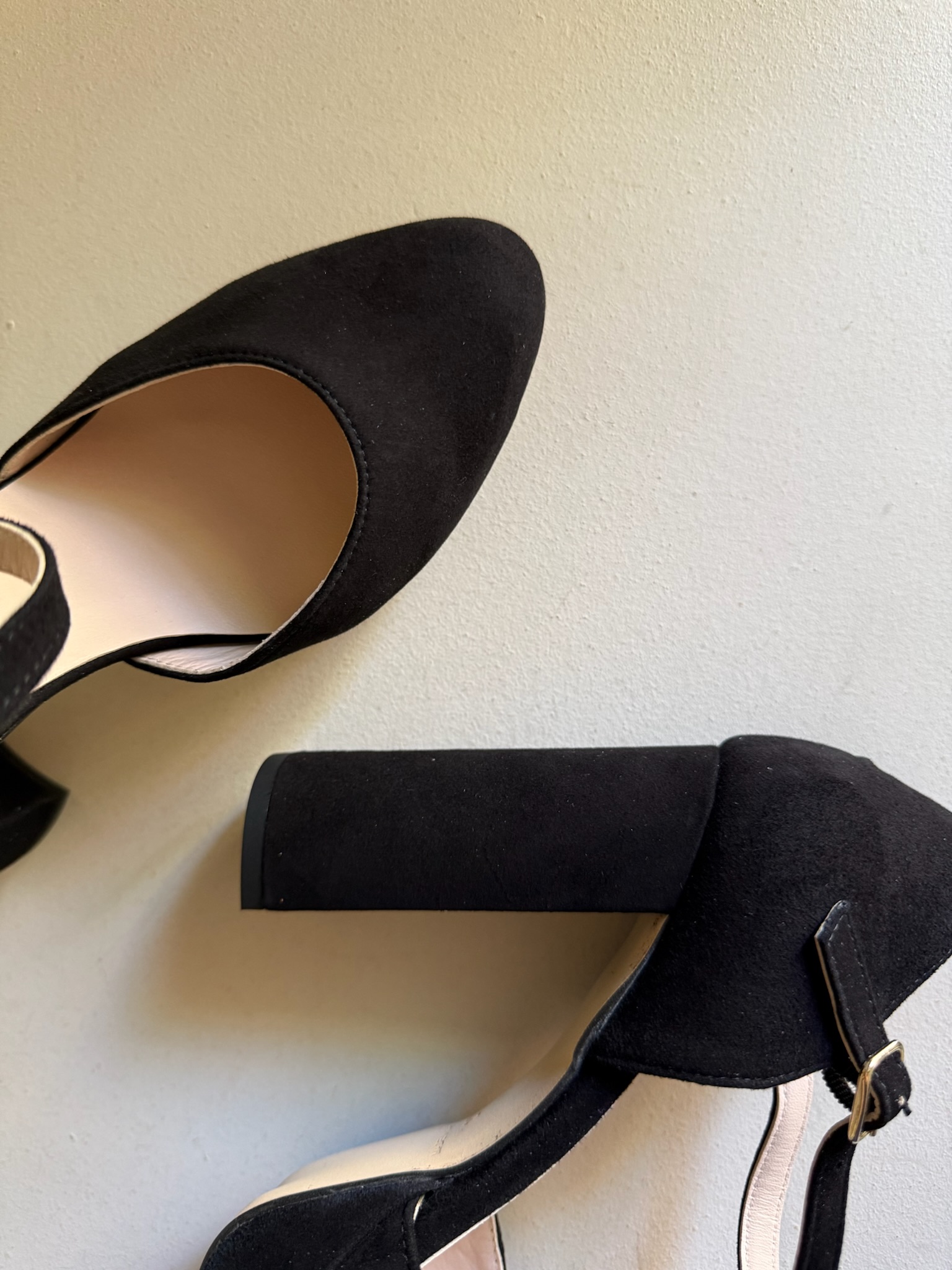 Zapato negro con plataforma y tacón ancho 2 Zapato negro con plataforma y tacón ancho
