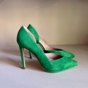 Zapato de salón verde tacón fino alto