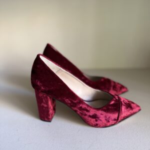 Zapato de salón en terciopelo rojo