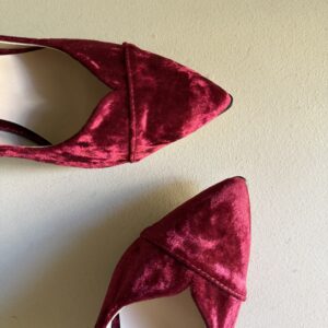 Zapato de salón en terciopelo rojo