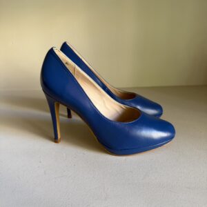Zapato salón azul electrico con plataforma y tacón fino