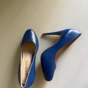 Zapato salón azul electrico con plataforma y tacón fino