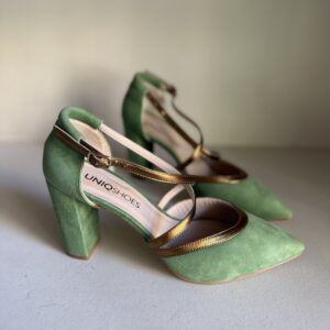 Zapato con cintas cruzadas en bronce