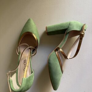 Zapato con cintas cruzadas en bronce