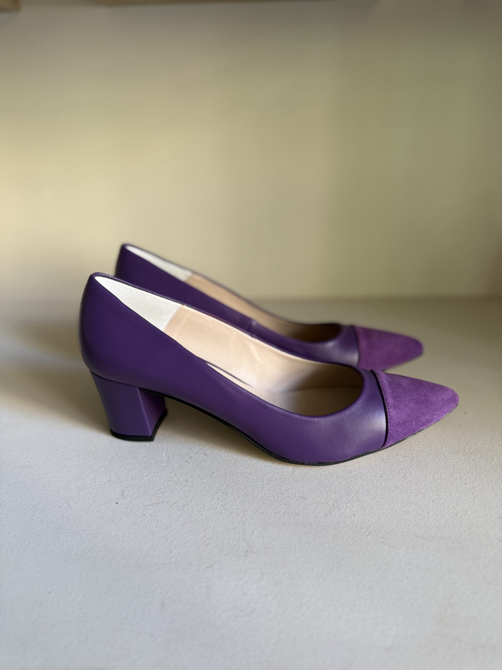 Zapato de salón en piel morado de 5cm 1 Zapato de salón en piel morado de 5cm