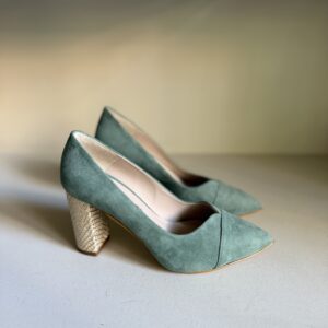 Zapato de salón verde agua con tacón ancho