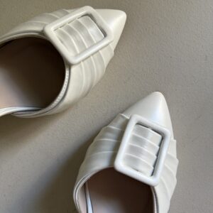 Zapato blanco al tobillo con hebilla
