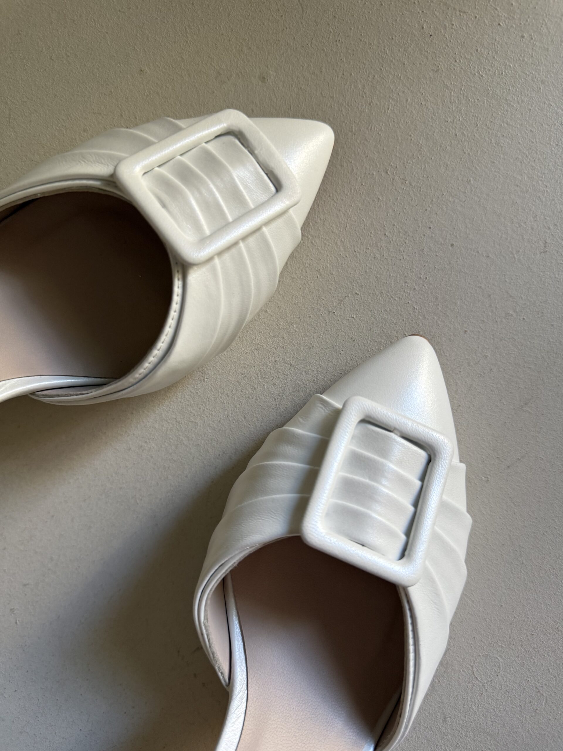 Zapato blanco al tobillo con hebilla 2 Zapato blanco al tobillo con hebilla