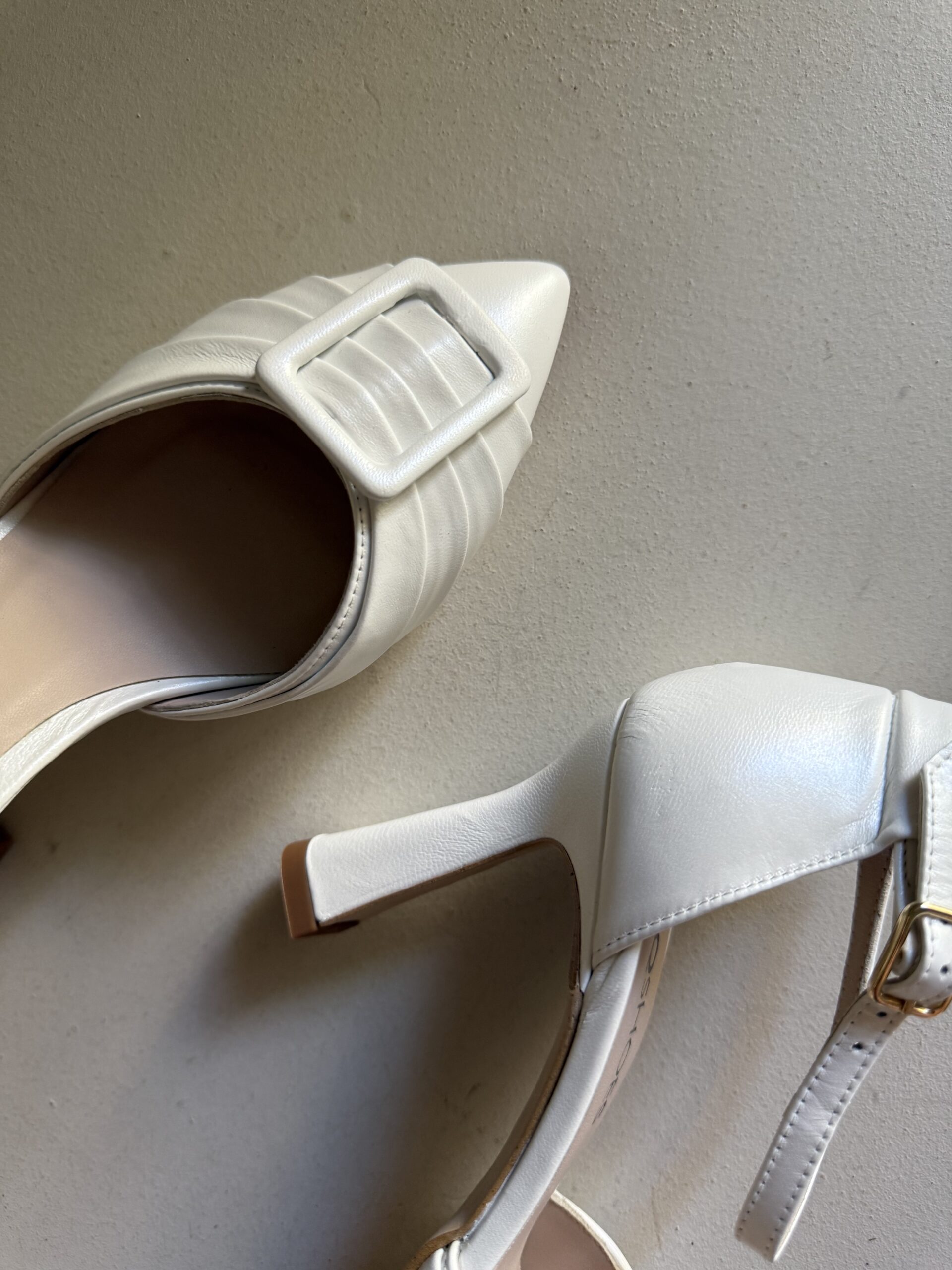 Zapato blanco al tobillo con hebilla 4 Zapato blanco al tobillo con hebilla