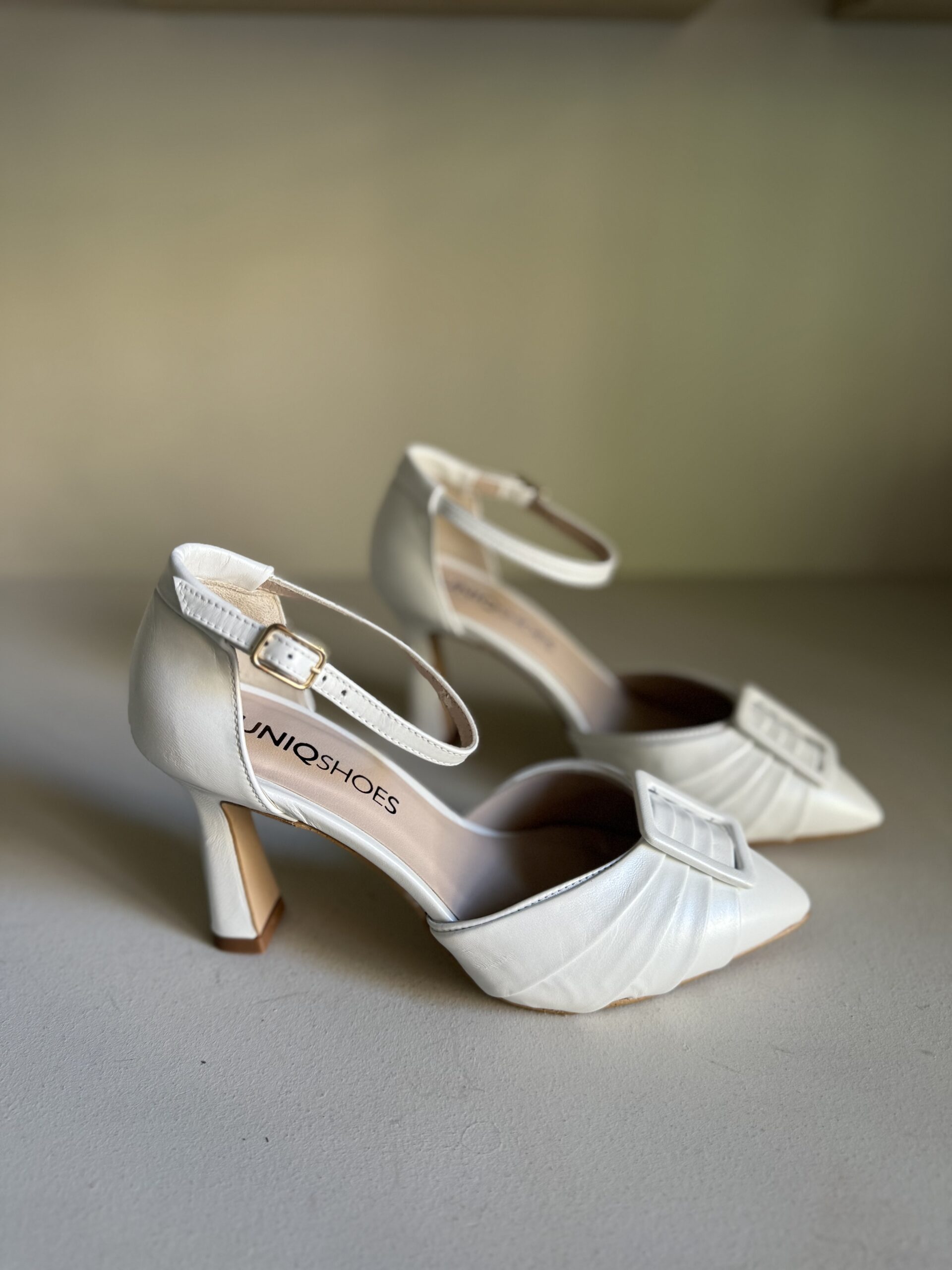 Zapato blanco al tobillo con hebilla 5 Zapato blanco al tobillo con hebilla
