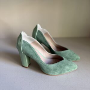 Zapato de salón verde menta con tacón ancho