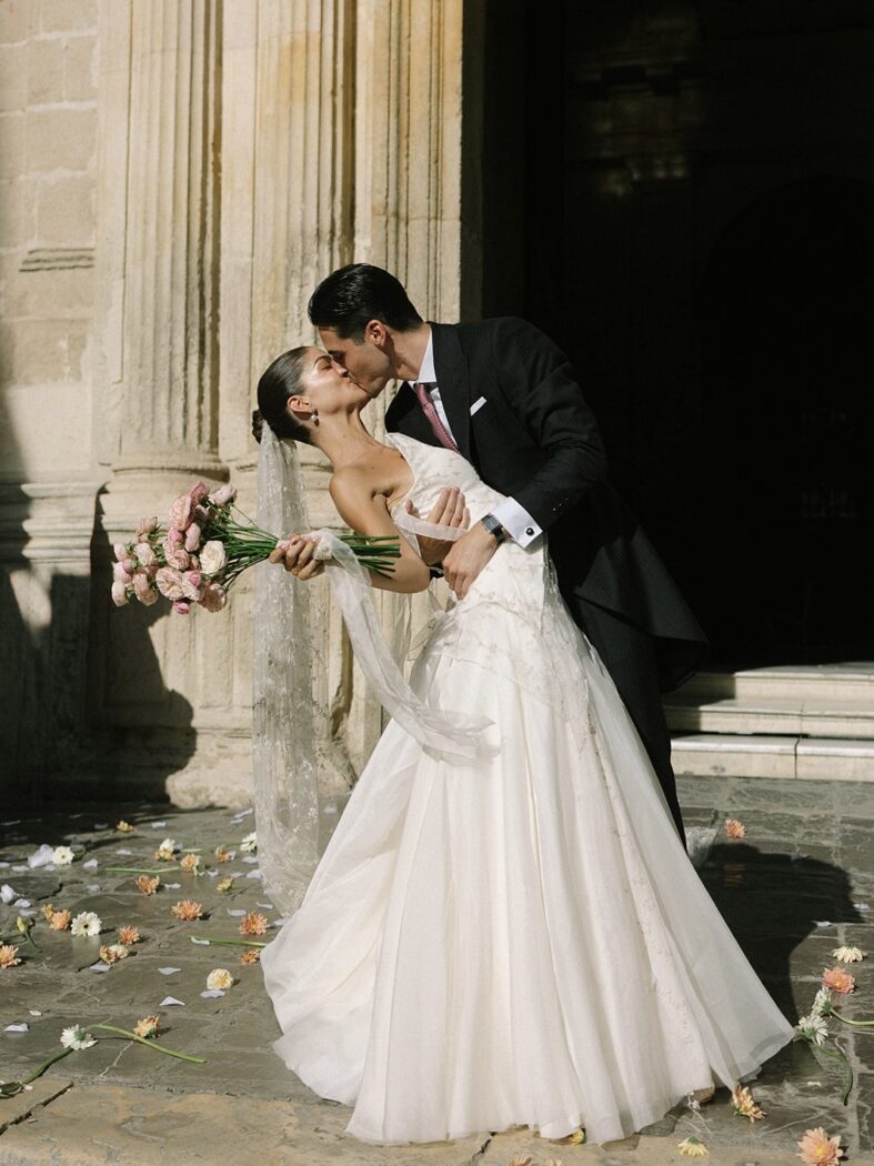 Laura y sus zapatos de novia dorados: los detalles que transforma todo el look 5 image00007 2 Laura y sus zapatos de novia dorados: los detalles que transforma todo el look