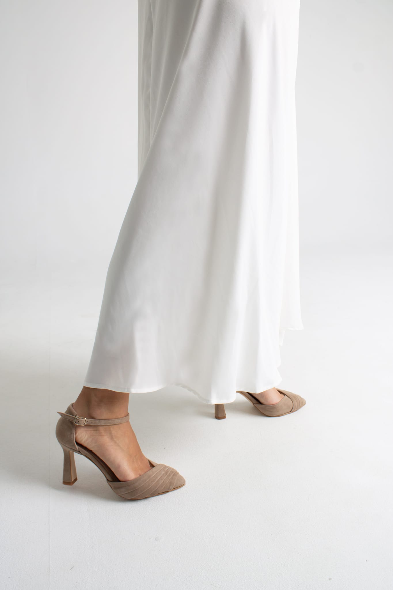 Zapato de Salón para novia | tacón 7'5cm trompeta 1 zapato de novia con tacón trompeta, tobillo alto con plataforma interna. Un cómodo zapato de salón